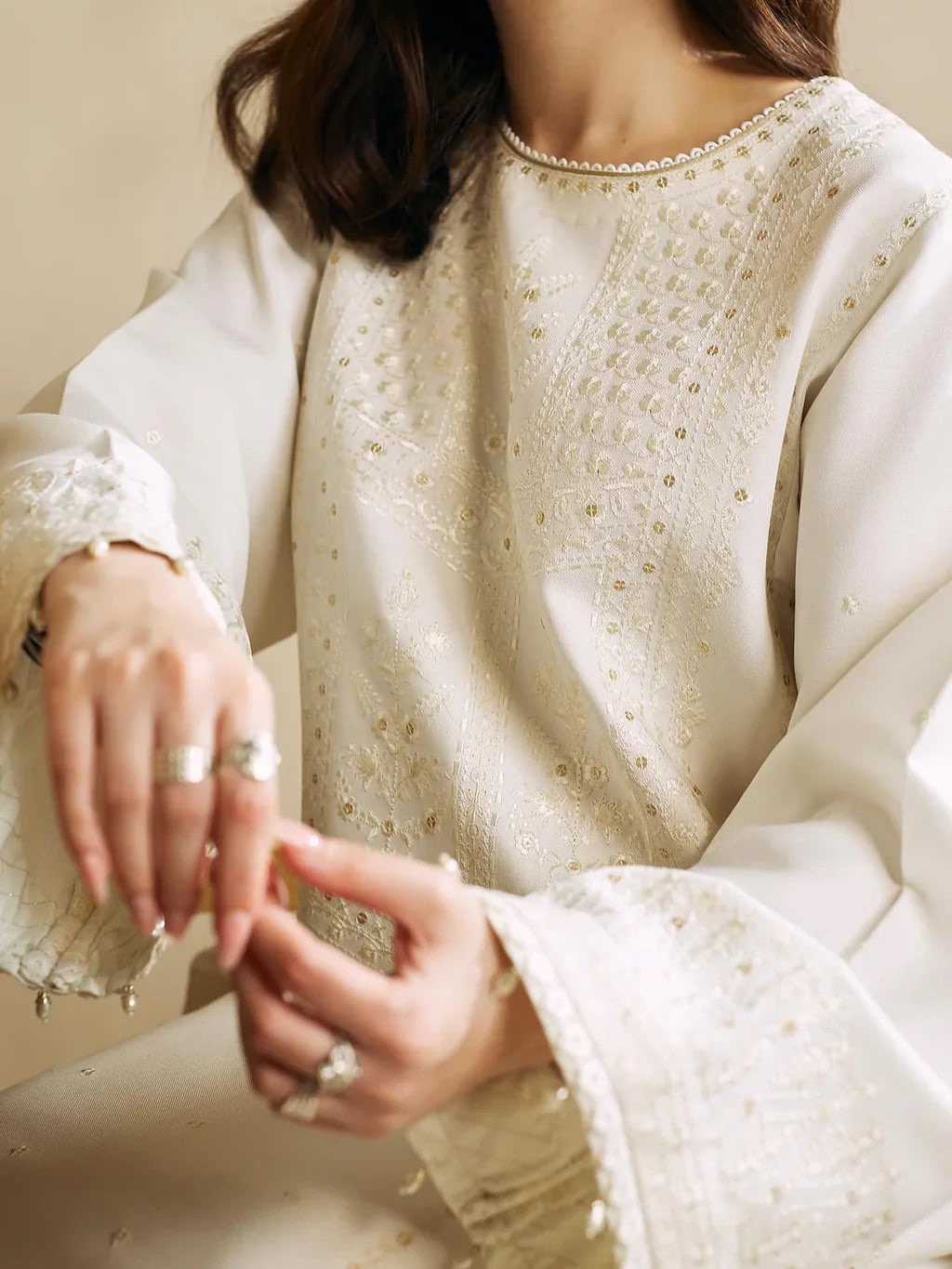 Exquisite embroidery detailing on Zara Shah Jahan 3PC Lawn Suit